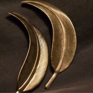 2 small‎ leaf brooches